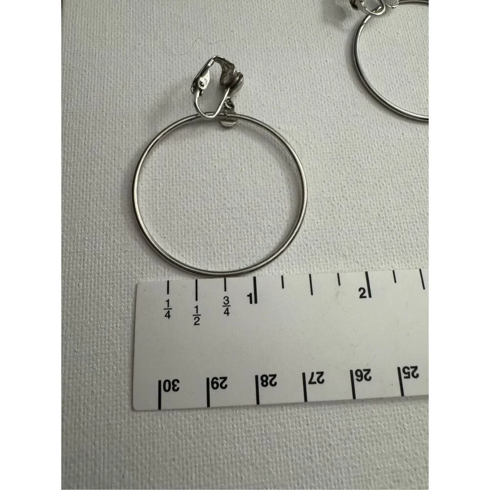 Vintage Y2K Womens Dainty Silver Tone Drop Clip On Hoop Earrings Lightweight 90s